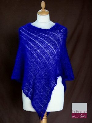 Poncho laine mohair et soie bleu encre tricot main vue de face
