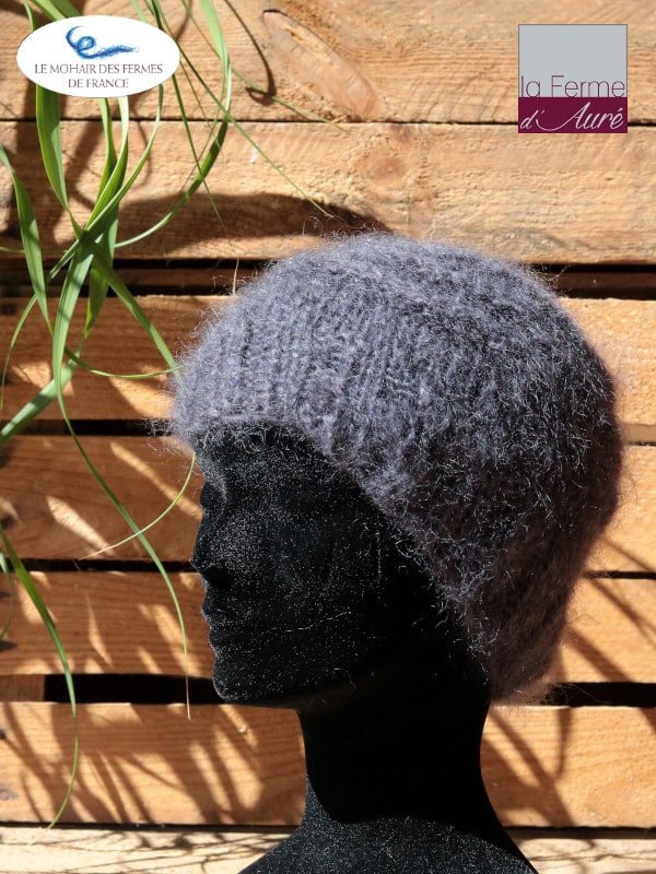 Bonnet en laine mohair tricoté main en Mohair des Fermes de France par la Ferme d'Auré. Pièce unique