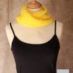 col snood tour de cou laine mohair de france - fait Main - coloris jaune - detail