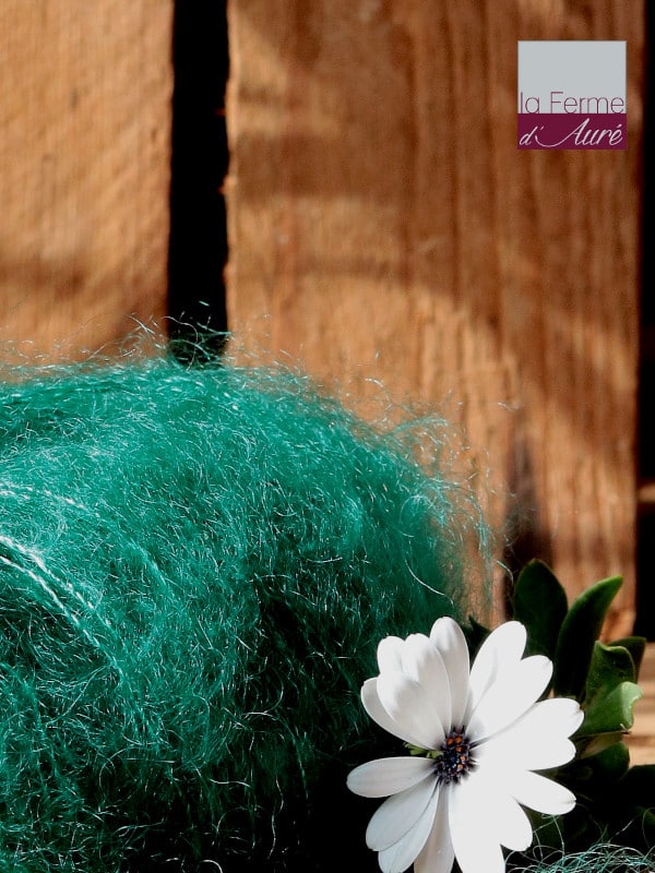 Laine Mohair et Soie coloris Vert Emeraude. Mohair des Ferme de France par la Ferme d'Auré - détail